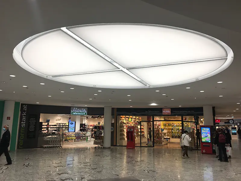 Lichtdecken – Spanndecken im Einkaufscenter